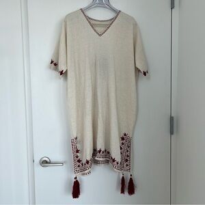 Caftan with burgundy tassels. One size